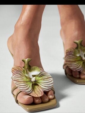 Missguided Olive Slide Heels with Orchid Detail